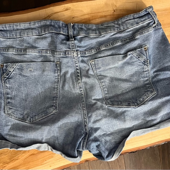 ♥️⭐️Flowered Jean Shorts - Picture 3 of 4